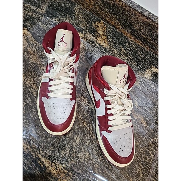 Nike Air Jordan 1 Mid SE Tiki Leaf Red Sail -Women Size 9 Men 7.5 - Picture 2 of 11